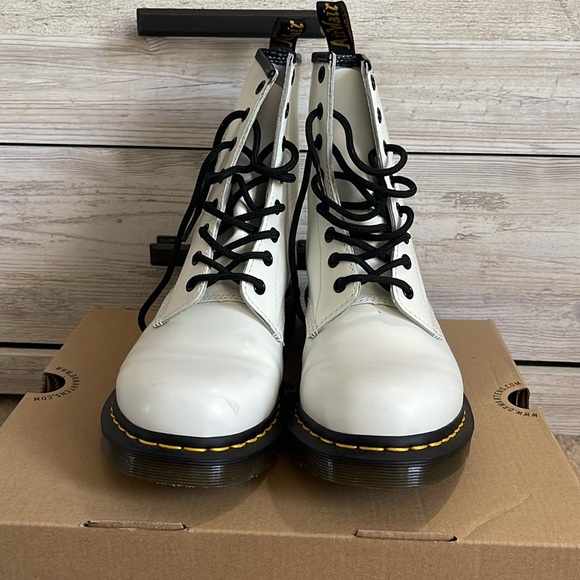 White Dr. Martens boots - Picture 3 of 5